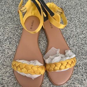 New with Tags Yellow Torrid Sandals Wide Width